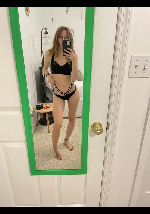 50% OFF ♥️ Top 0.5% with 2000+ posts, nudes, fetish friendly, dick rates, femdom content and moree. Come and play with goddess.