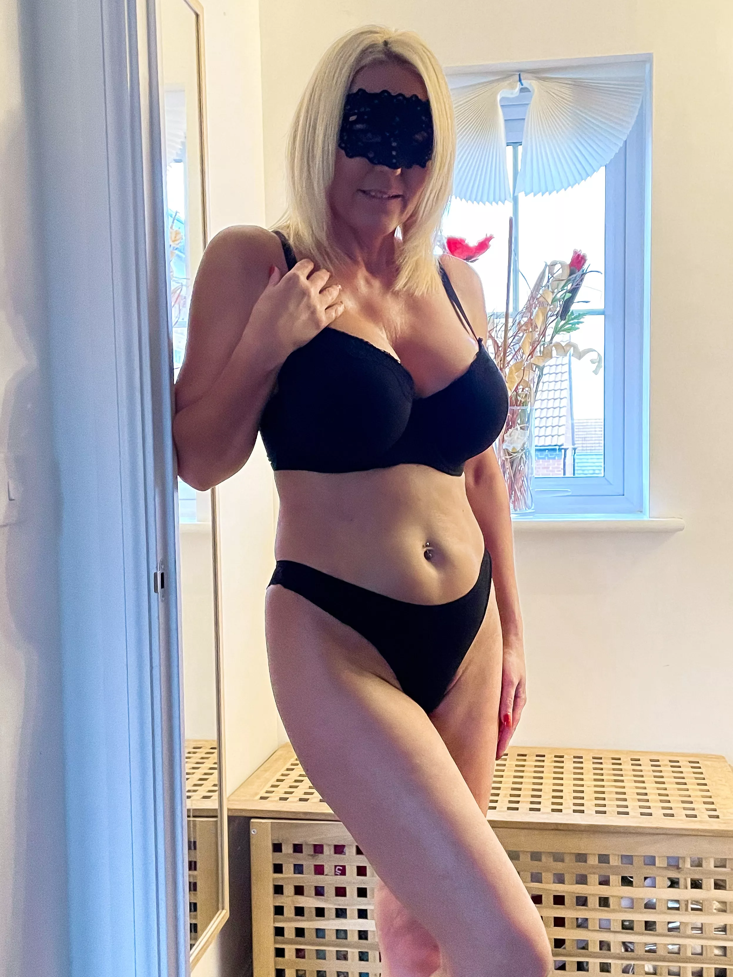 50 yo mum of 2 first time posting here (2nd attempt I got the image link wrong last time). Let me know if I should post more .. I will reply :) xxx
