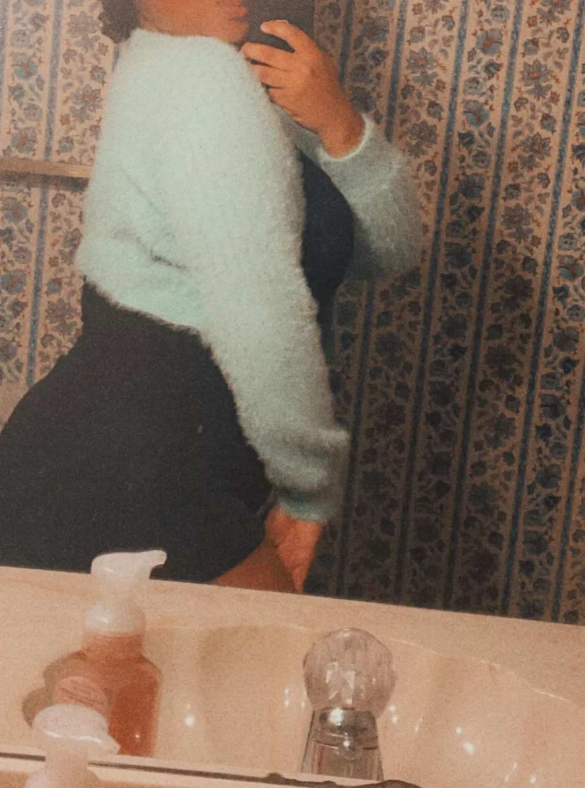 5’2” if anyone was wondering 😏 5’2” if anyone was wondering 😏