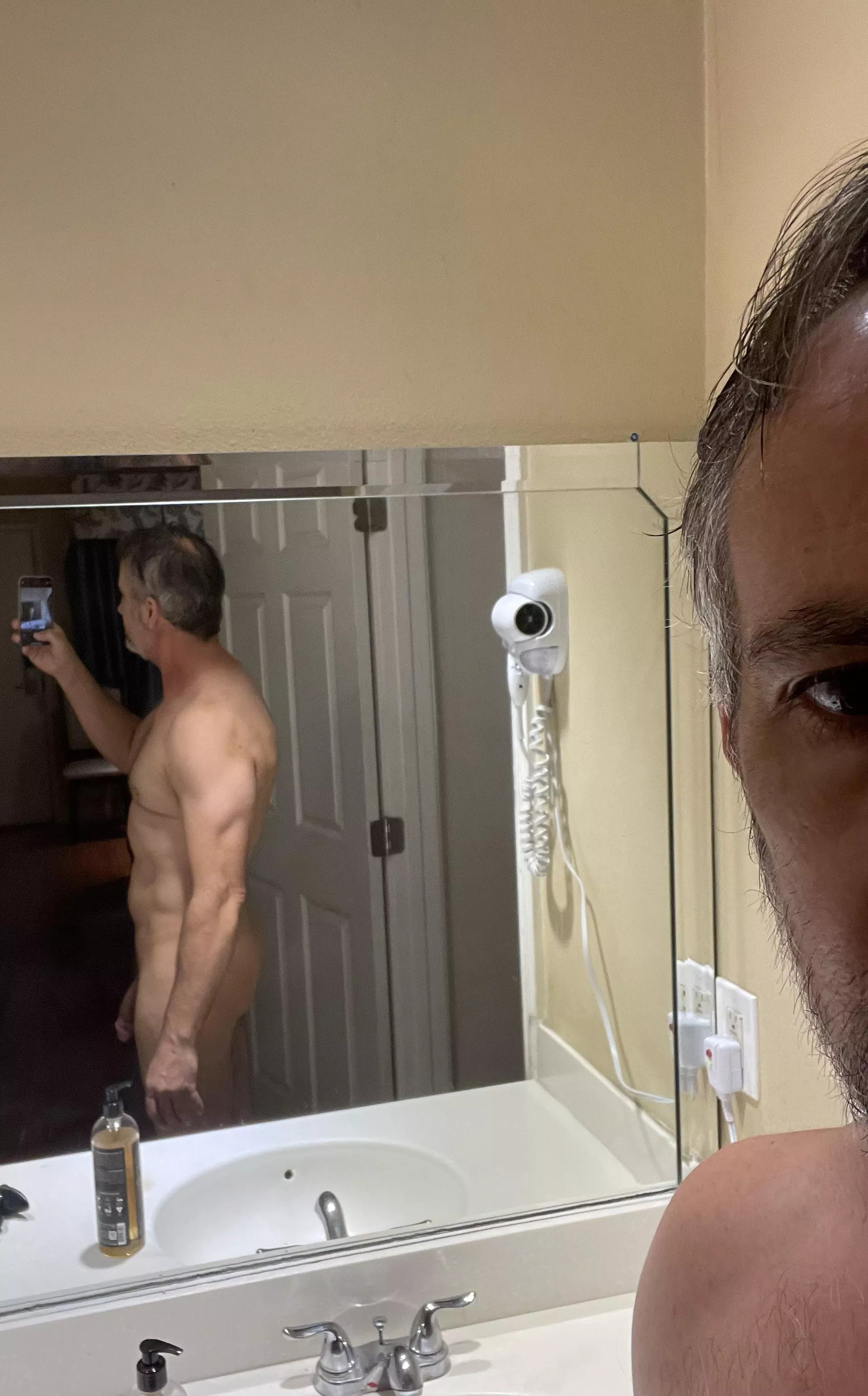 (54) Southern California daddy (54) Southern California daddy