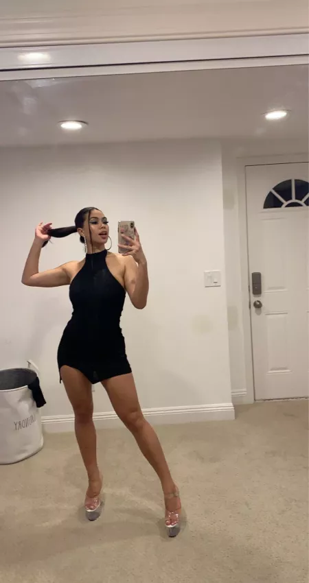 6 inch heels. Let me step on you with them π 6 inch heels. Let me step on you with them π