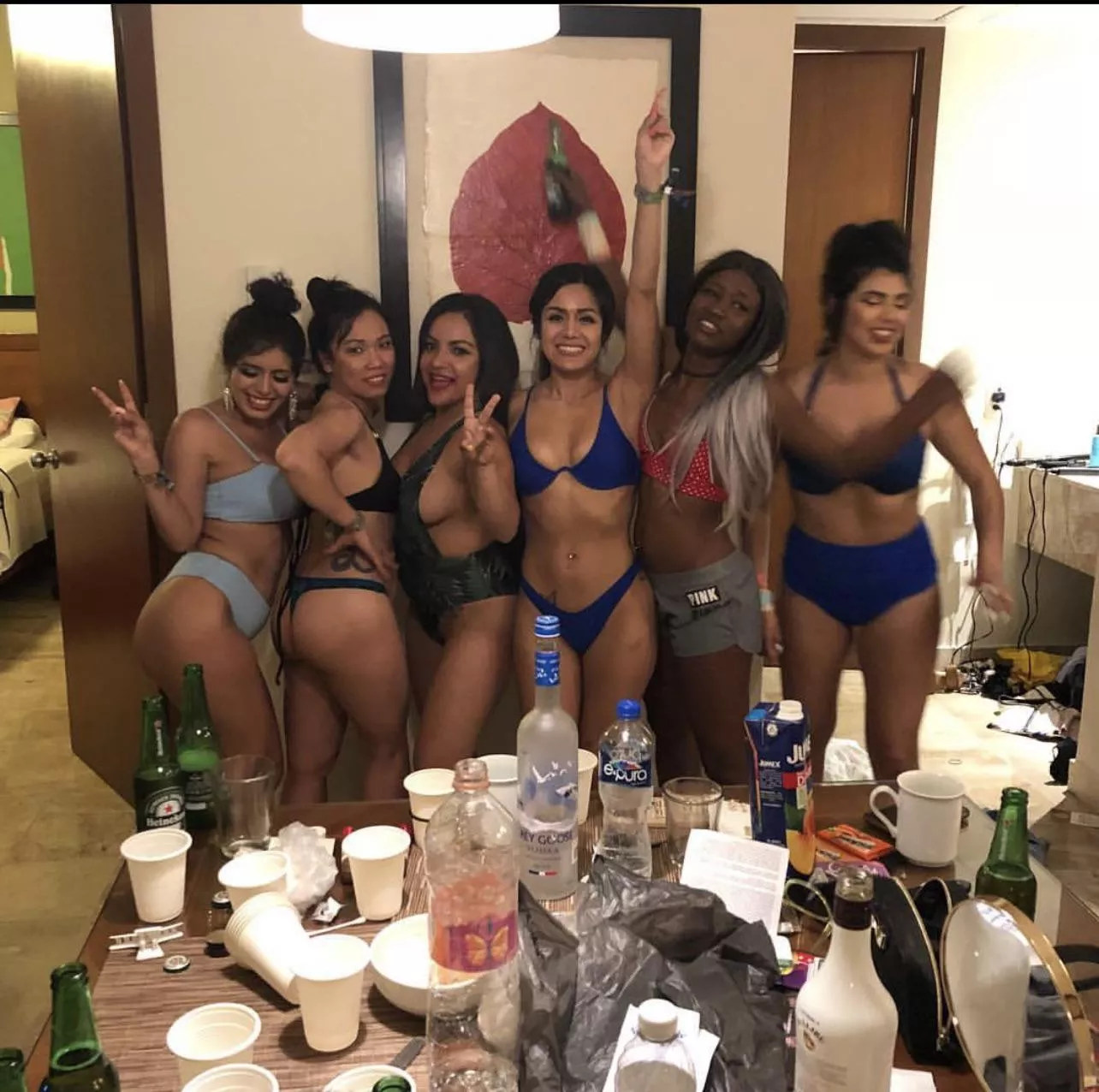 [6] party girls