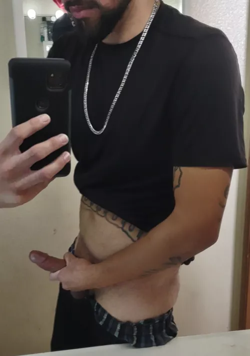 6'2 Hispanic 31 and lots of fun 😉🎄☃️