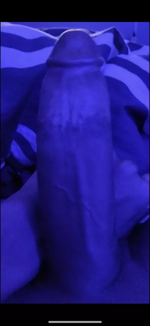 8 Inches of me who wants to try my dick