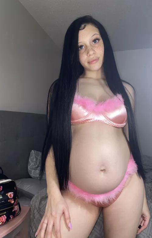 8 months pregnant 8 months pregnant