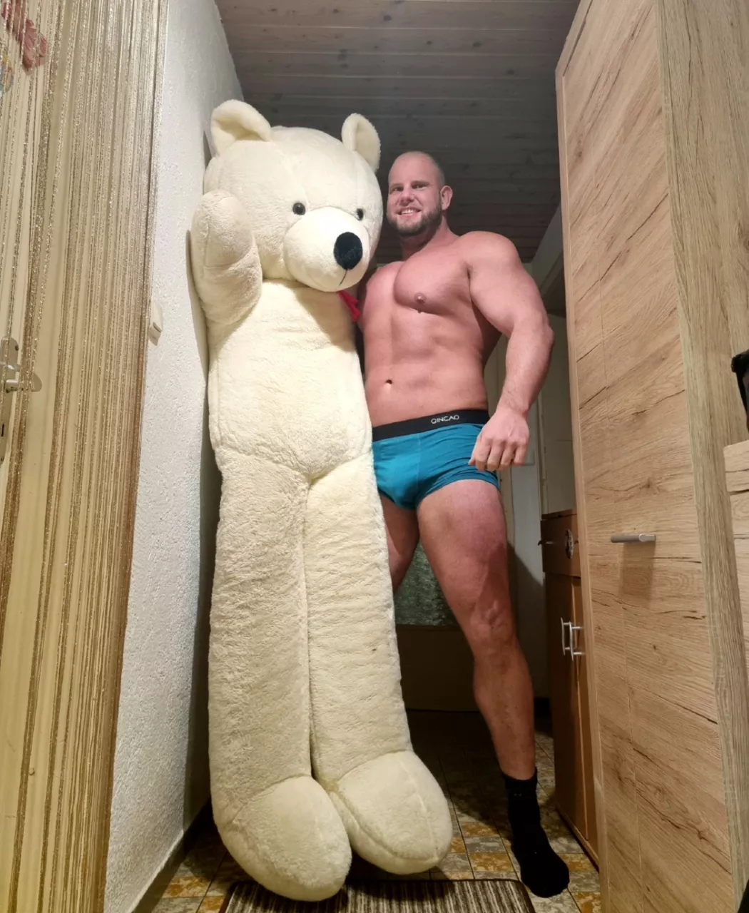 A big man needs a big teddy 🥰