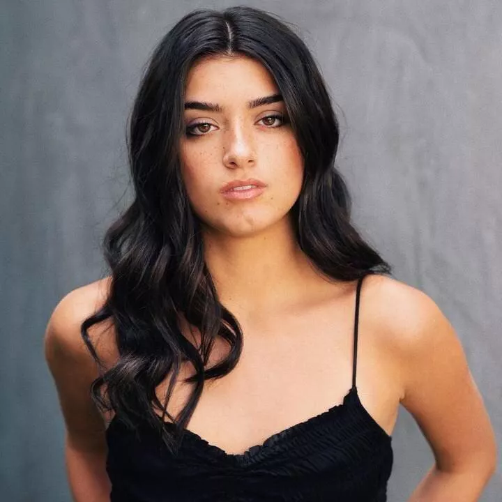 A bud just completely broke my brain to Dixie Damelio and it felt so good. I completely belong to her now A bud just completely broke my brain to Dixie Damelio and it felt so good. I completely belong to her now