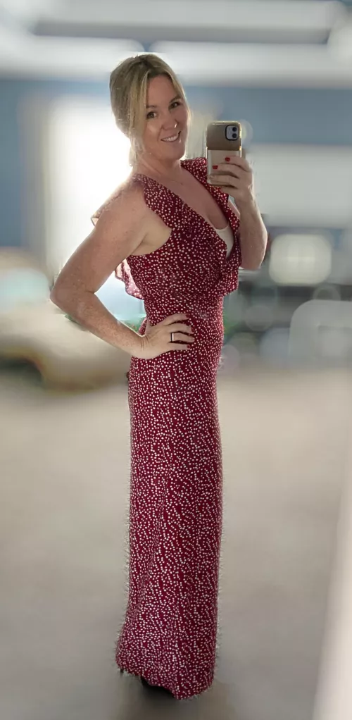 A clothed photo ๐Lady in the streetsโฆ A clothed photo ๐Lady in the streetsโฆ
