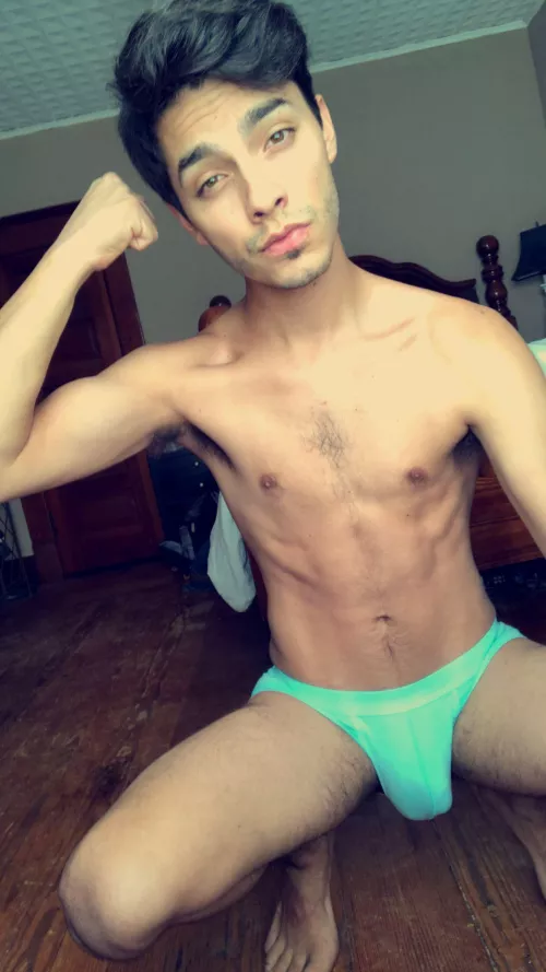 A crumb of attention please 😘