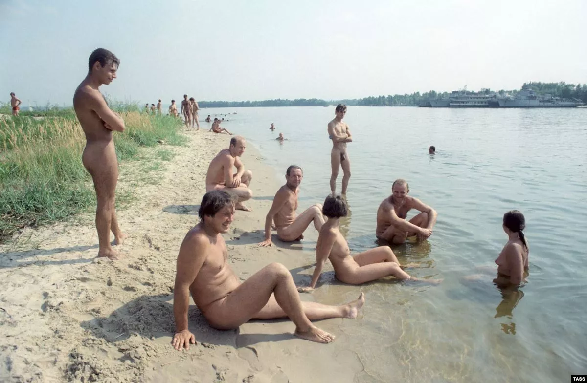 A day at a small nude beach A day at a small nude beach