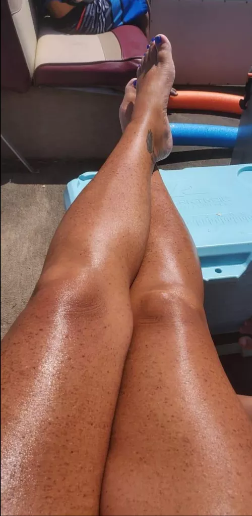 A dick would look good between my feet