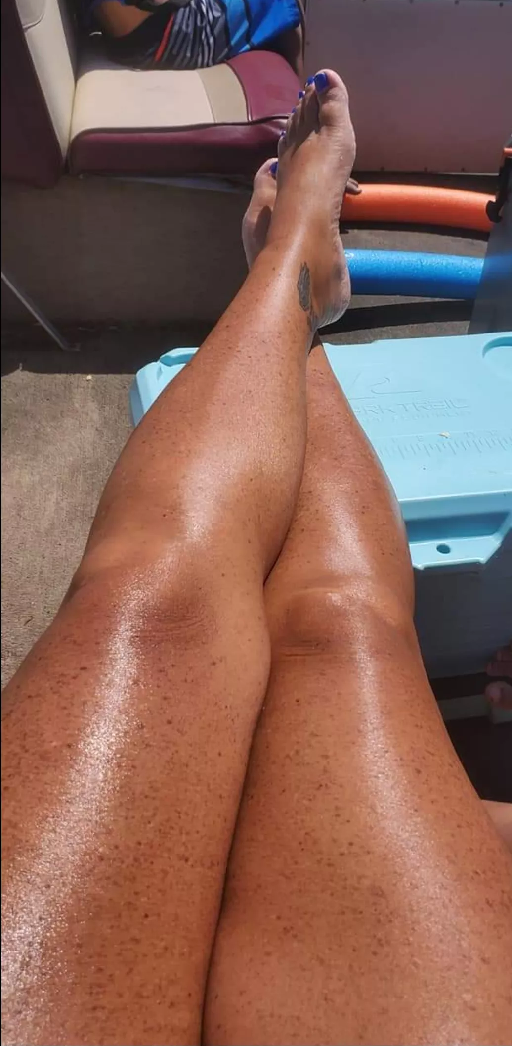 A dick would look good between my feet