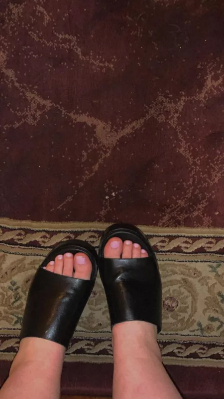 A few drinks in and Iโm desperate to give a foot job ๐ whoโs down?