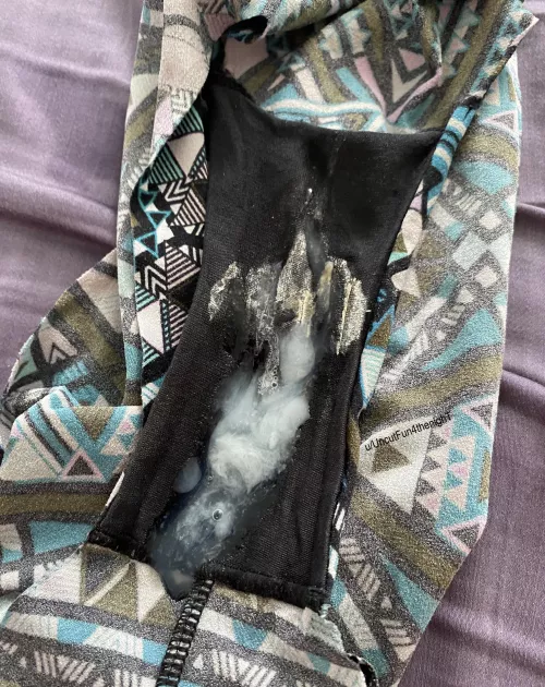 A fresh load on some dirty panties! A fresh load on some dirty panties!
