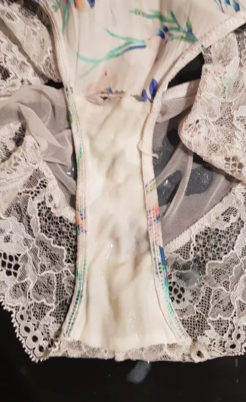A friend has been asking for my dirty ones for a few years.This pair was going in the bin, so took pity on him and you can see the results 💦 A friend has been asking for my dirty ones for a few years.This pair was going in the bin, so took pity on him and you can see the results 💦