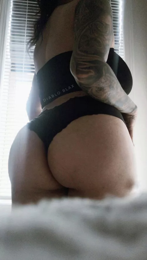 A Goddess face and a succubus soul, so sweet and sinful 😈