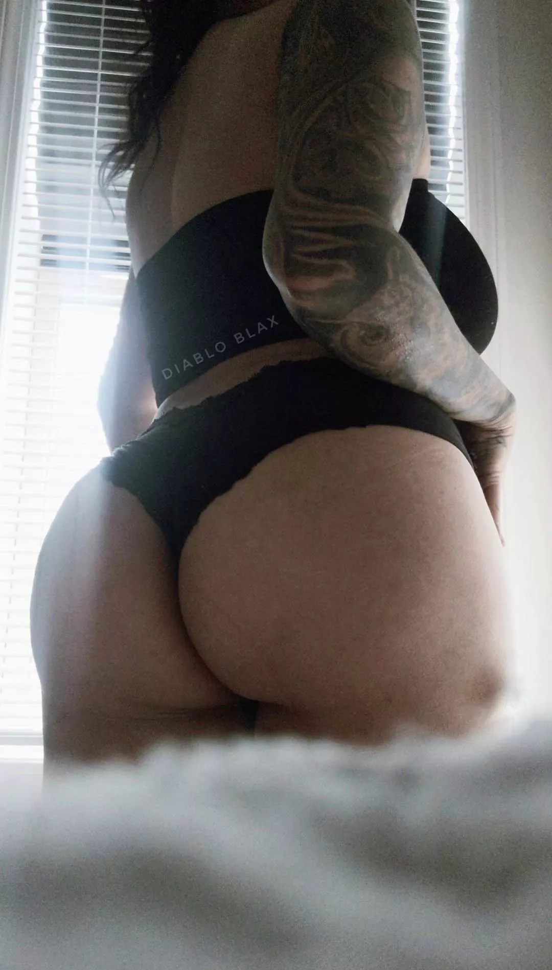 A Goddess face and a succubus soul, so sweet and sinful 😈