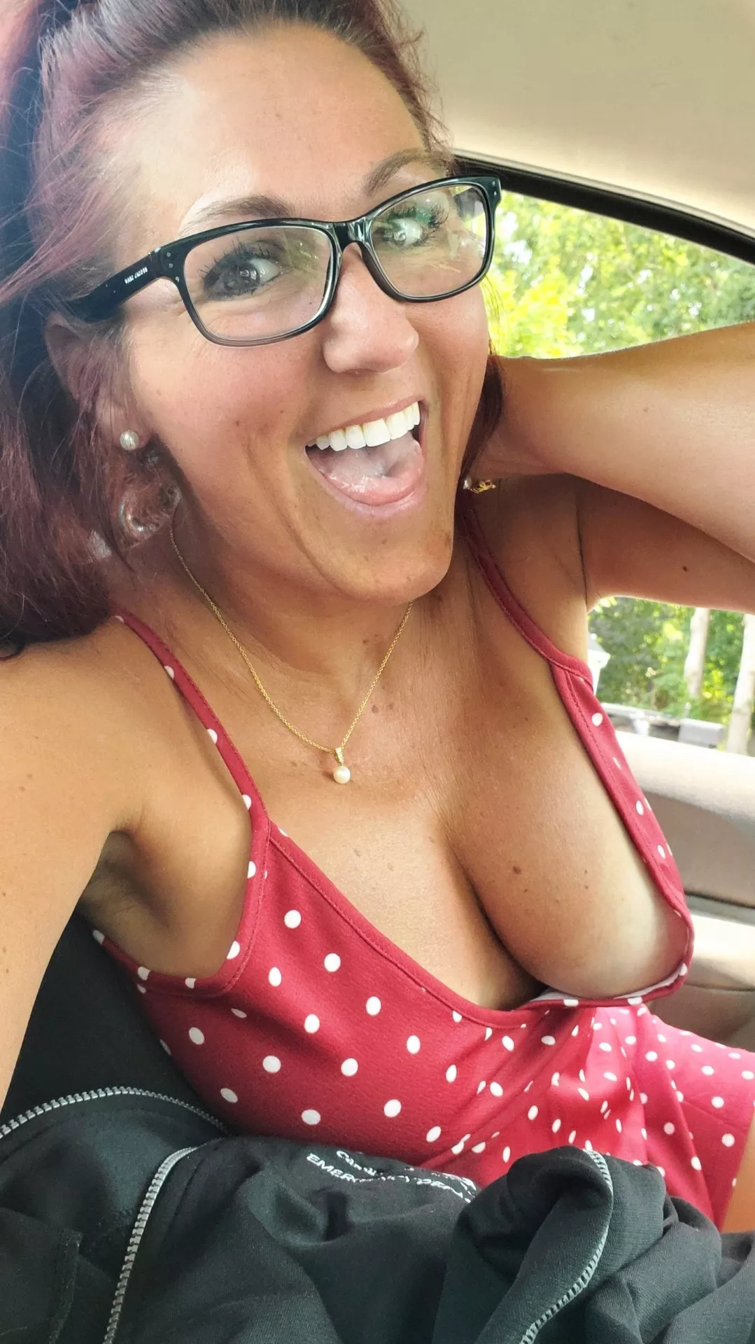 A good MILF starts the weekend shenanigans early! 💋 [50,F]