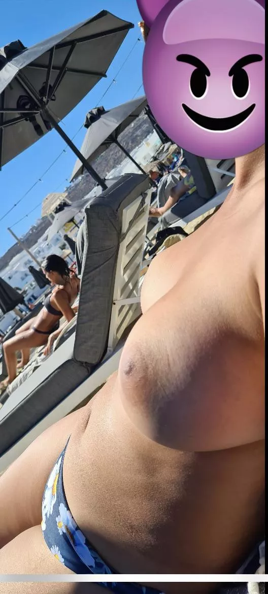 A group of guys was sitting behind me🙈