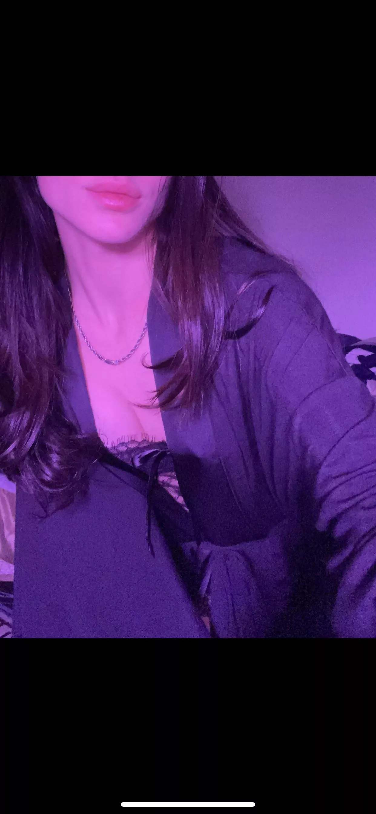 A kiss is all it takes [f]