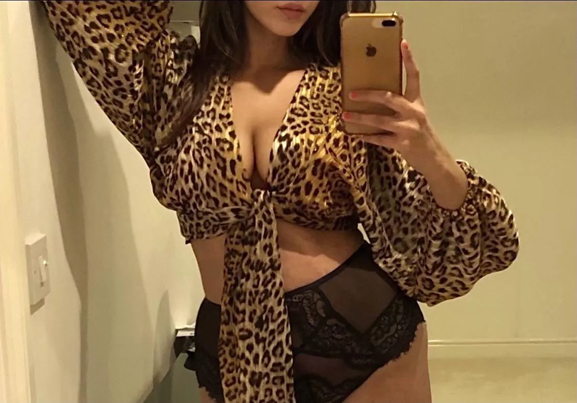 A lady on the streets, wild under the sheets...🐆 British Punjabi Indian