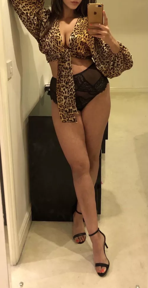 A lady on the streets, wild under the sheets...๐๐ A lady on the streets, wild under the sheets...๐๐