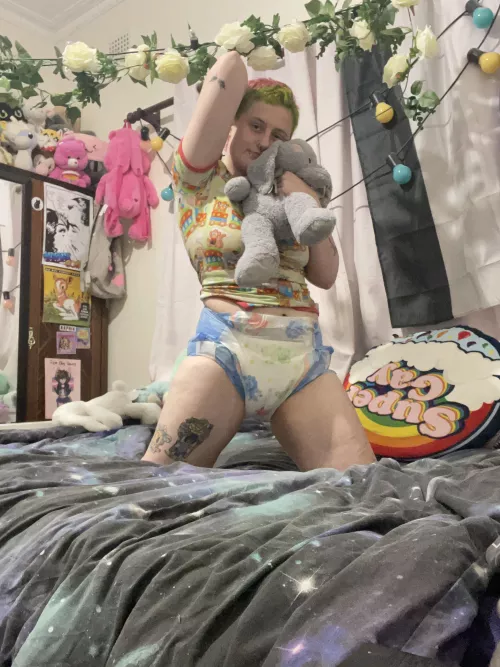 A lazy day for this bean!! Send cool messages to cheer me up :)