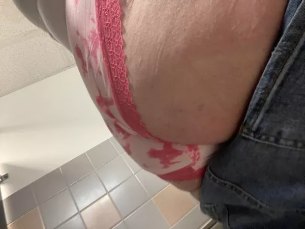 A little booty action. I don’t show it off enough. (F)