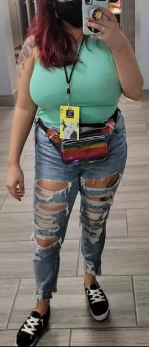 A little chilly so had to wear jeans last night A little chilly so had to wear jeans last night