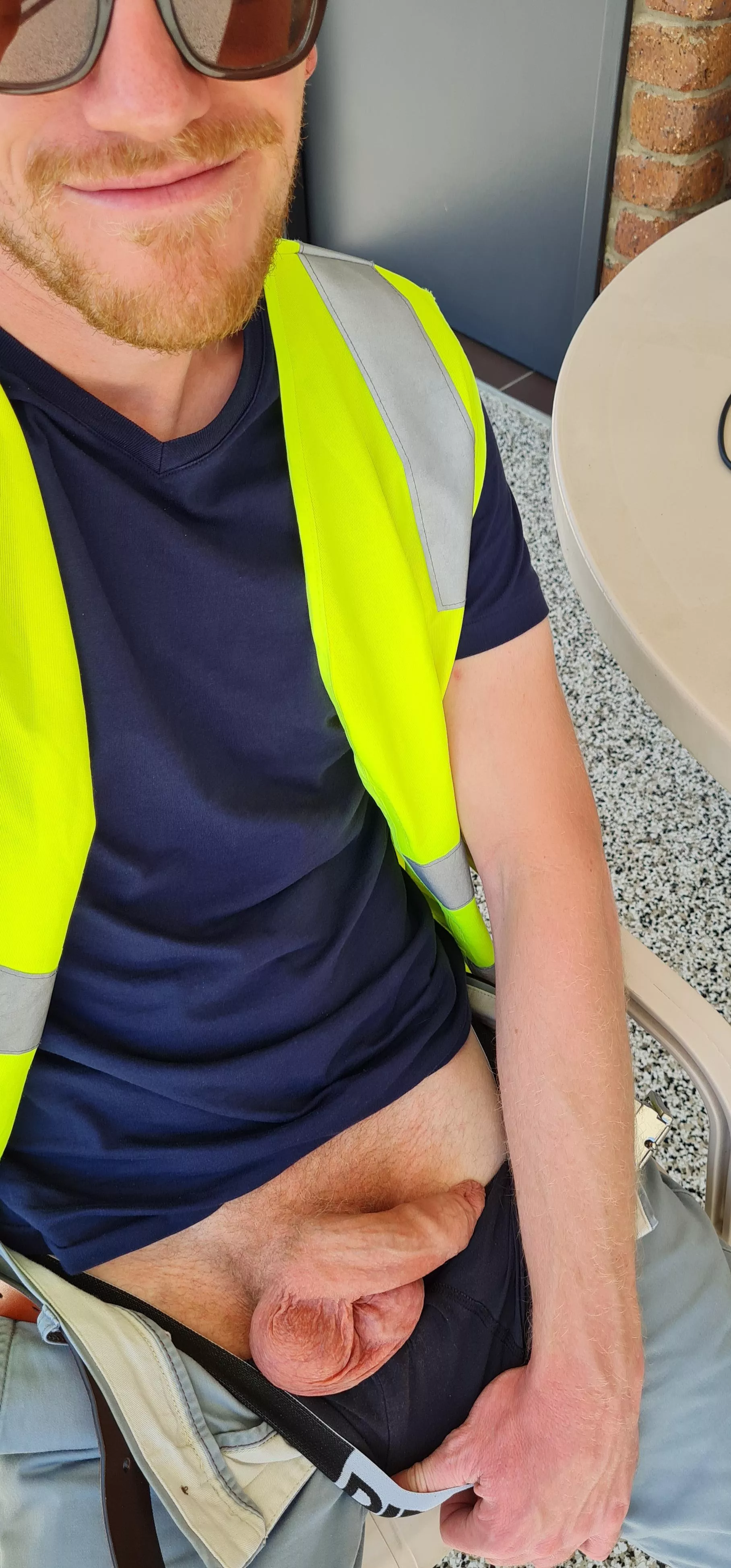 A little distraction at work perhaps? A little distraction at work perhaps?