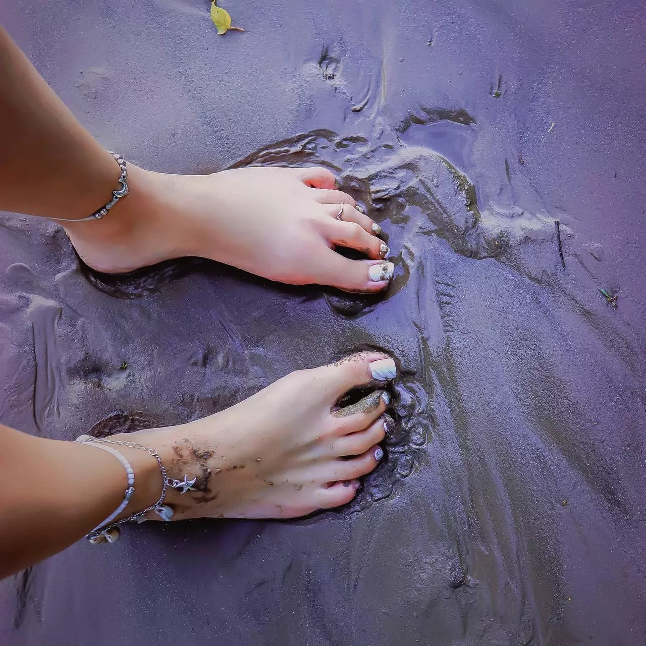 A little fact about me ? Did you know I only started showing off my feet out of insecurity to show my face or body?