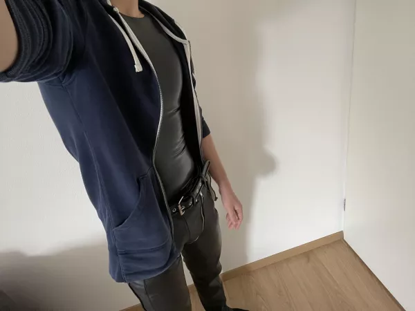 A little latex makes any outfit much more comfortable ?