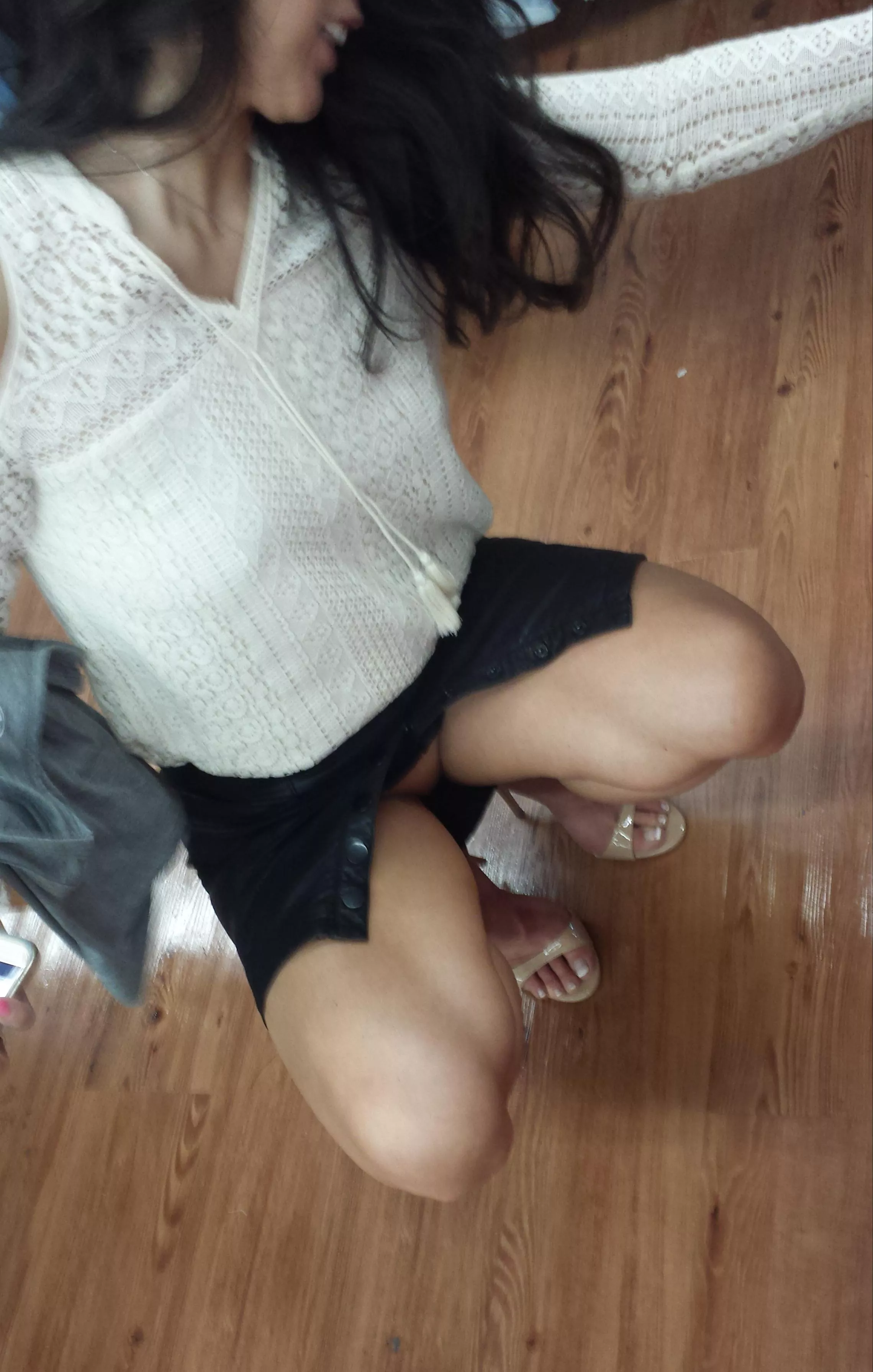 a little peek while shopping..😉😻..SexyAsian a little peek while shopping..😉😻..SexyAsian
