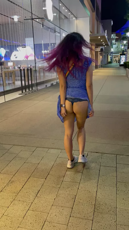 A little public booty