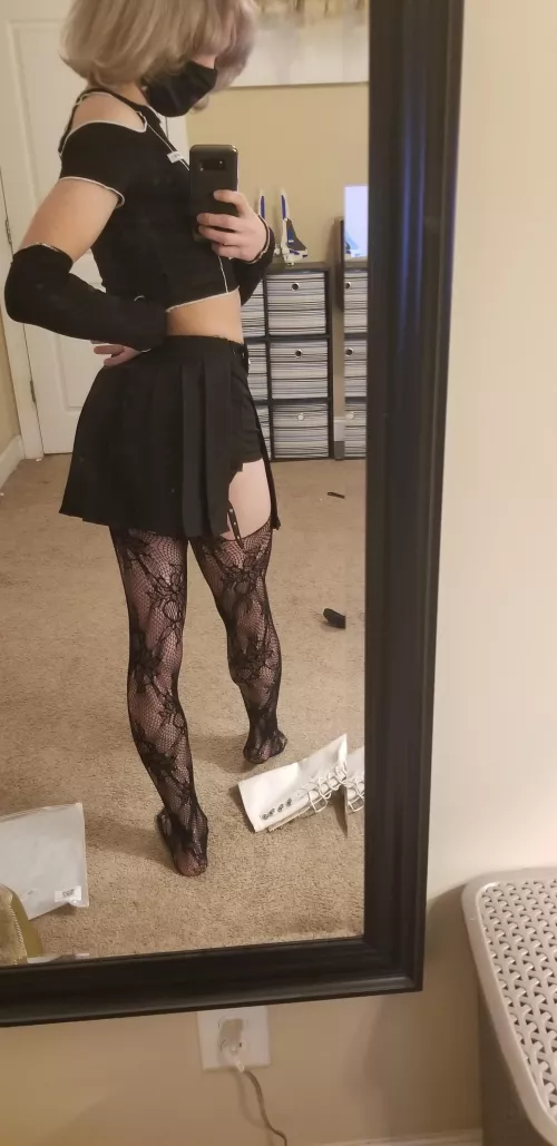 A little skirt, a little leg A little skirt, a little leg