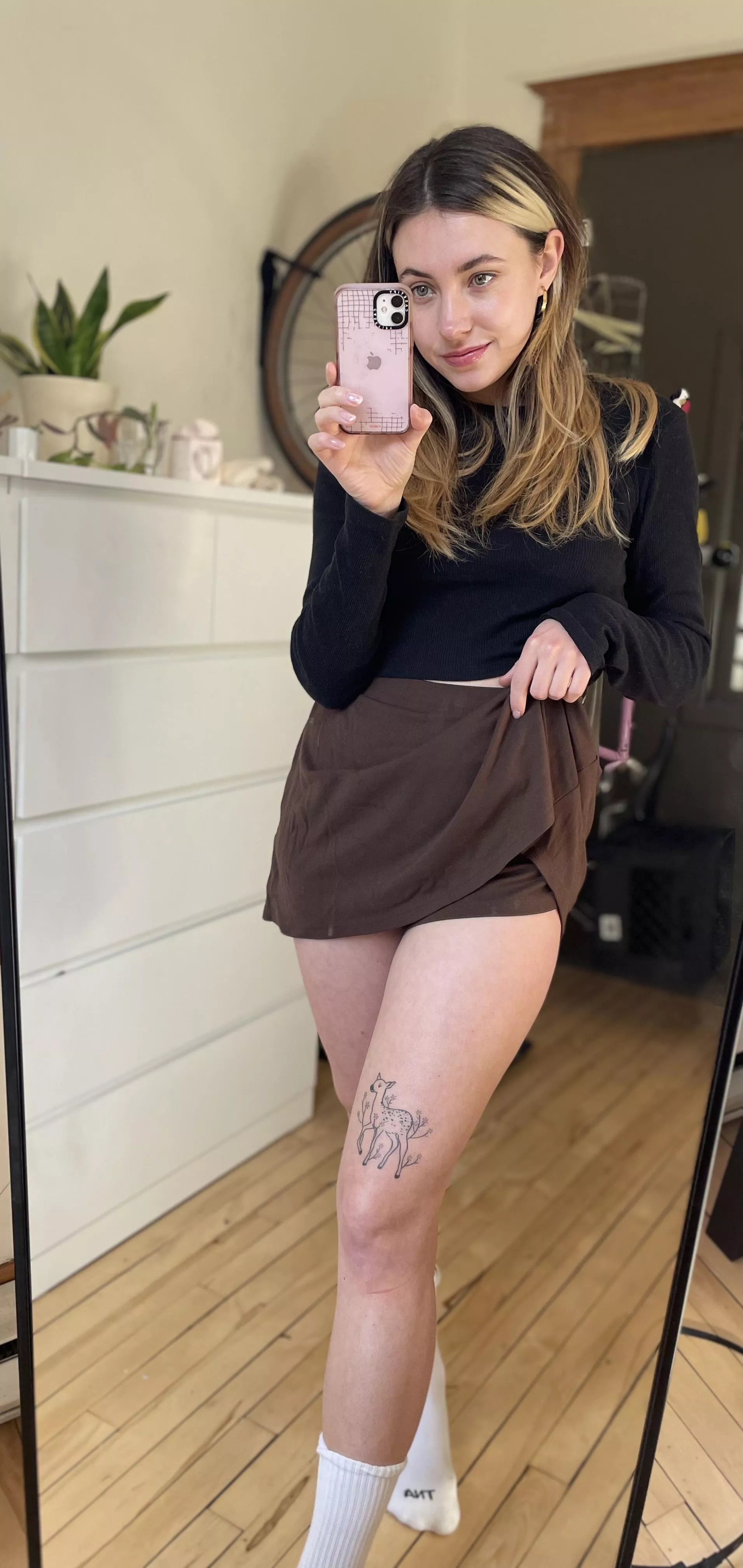 A little skirt lift for hump day (F) A little skirt lift for hump day (F)