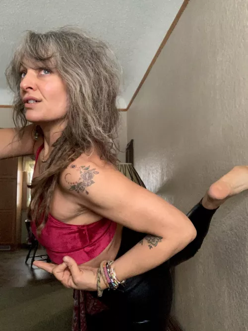 A little warrior 3 smash up mixed with dancer pose to bring in 2022