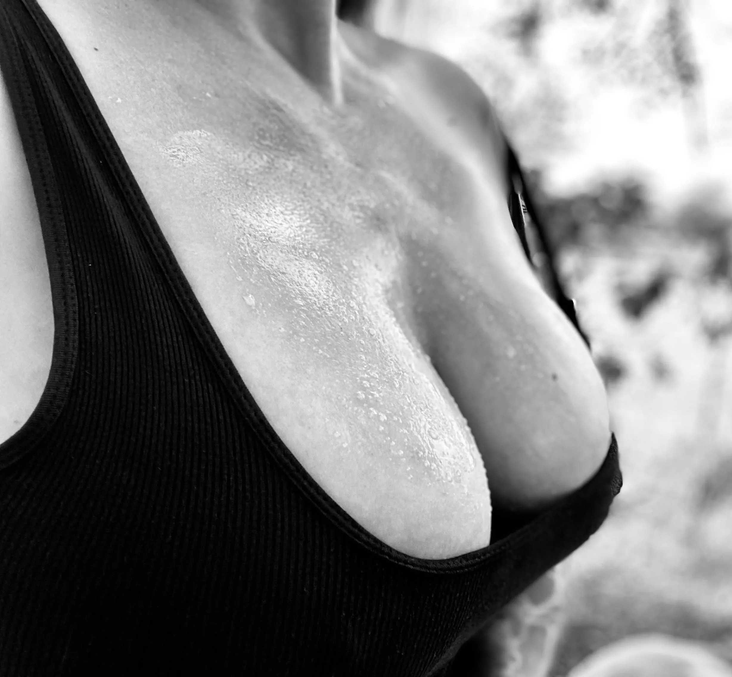 A little wet side view of my cleavage. A little wet side view of my cleavage.