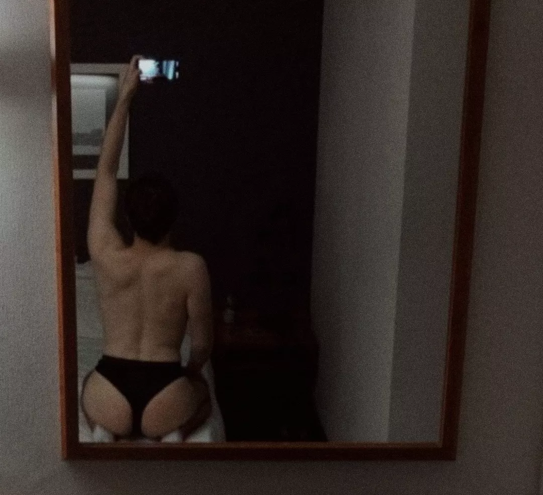A mild booty pic to finish the day the right way! A mild booty pic to finish the day the right way!
