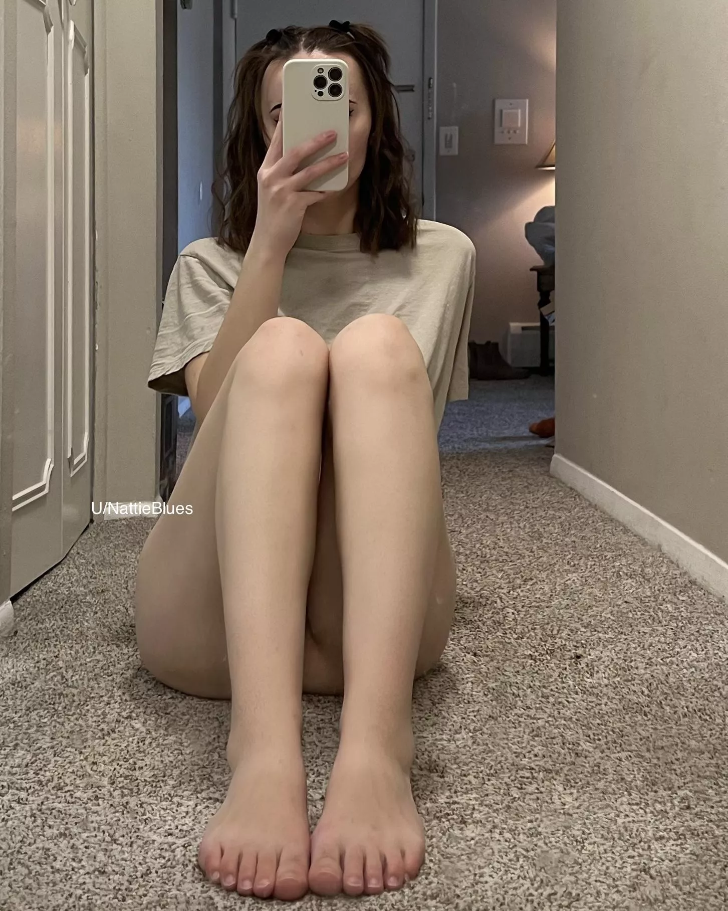 A monochrome gal 🥰 [F]