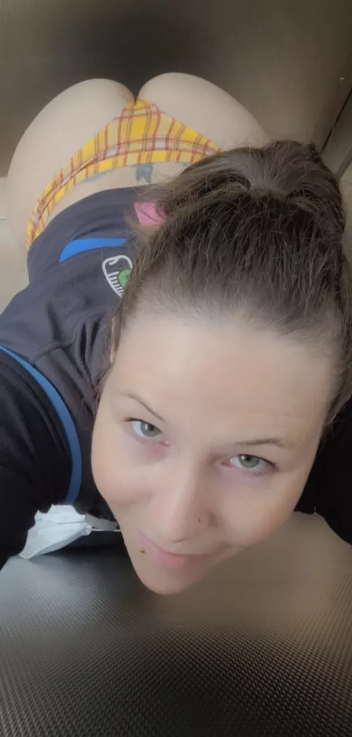 A new pair o(f) thongs 😏