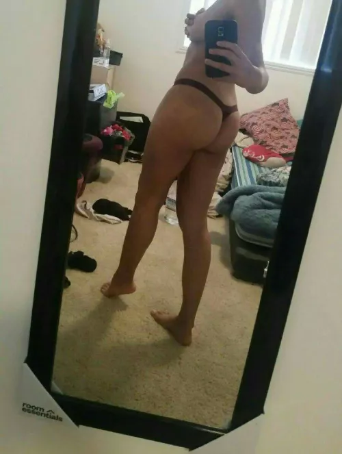A nice mirror shot, sorry my room is a mess, I couldn't find my earbuds.