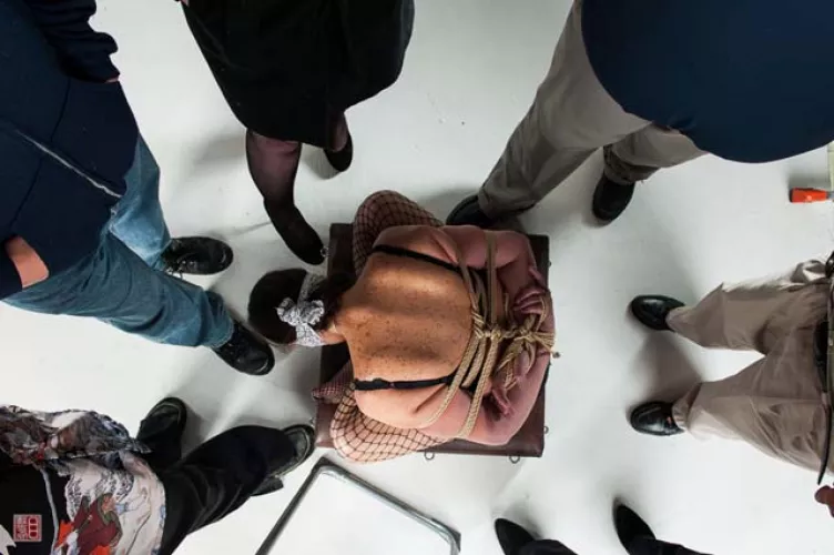 A professional fetish photographer ask me to tie for his photoshoot