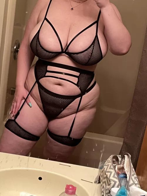 A set that finally holds my big mommy milkers 🤍🖤🤍