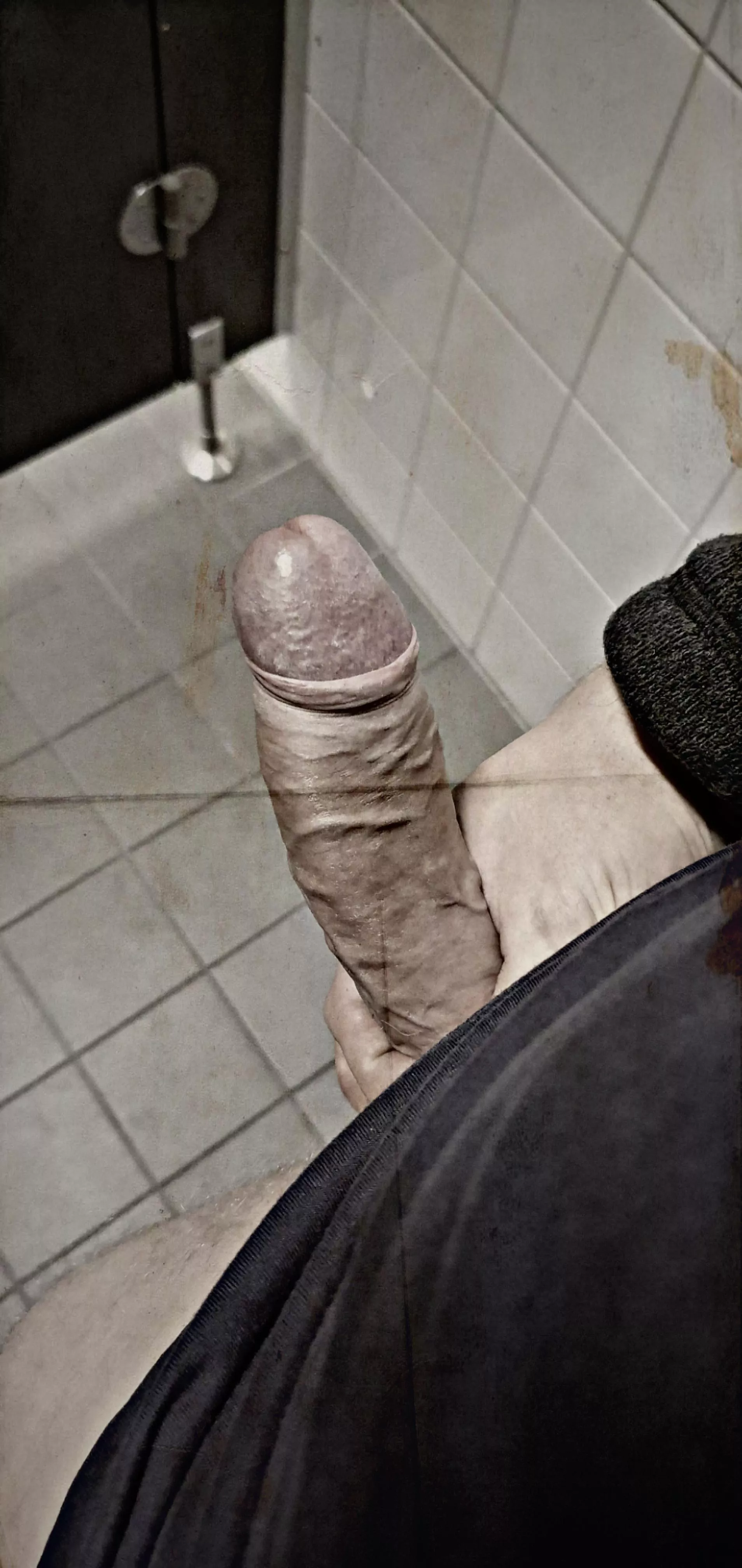 A simple one, in a german subreddit they dont want to see any muscluar body