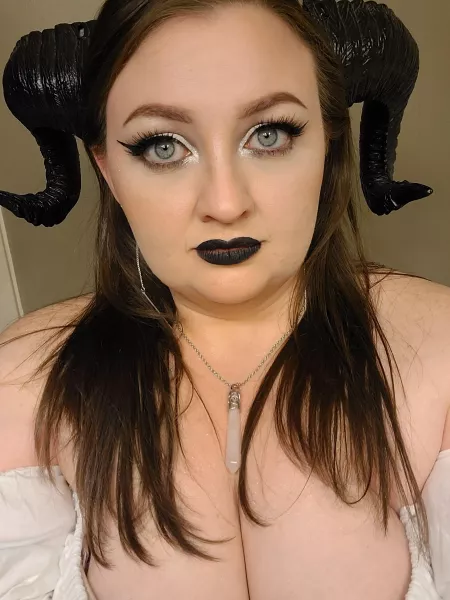 A succubus is cumming for you tonight. A succubus is cumming for you tonight.