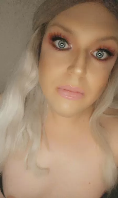 A thick load would look good on my tits! A thick load would look good on my tits!