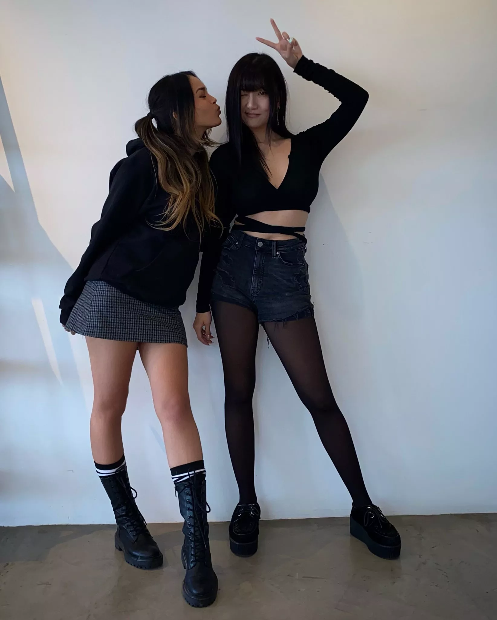 A threesome with Valkyrae and Ariasaki would be perfect A threesome with Valkyrae and Ariasaki would be perfect
