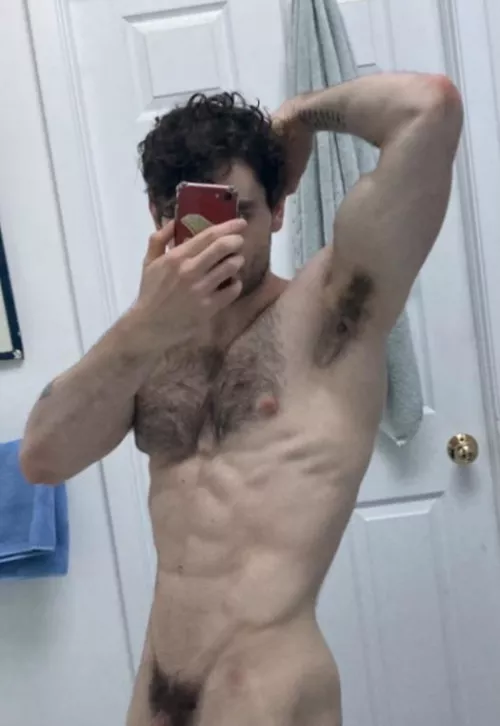 A throwback, to the last time I tamed my body hair. Let me know if itโs something I should go back to