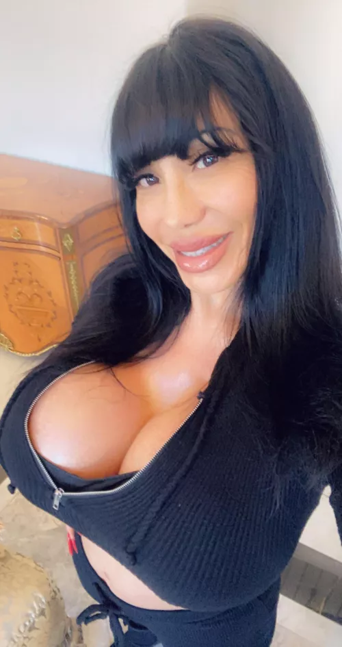 A true bimbo 100% of the time A true bimbo 100% of the time